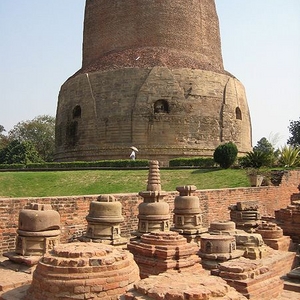 stupas around the dhamekh stupa